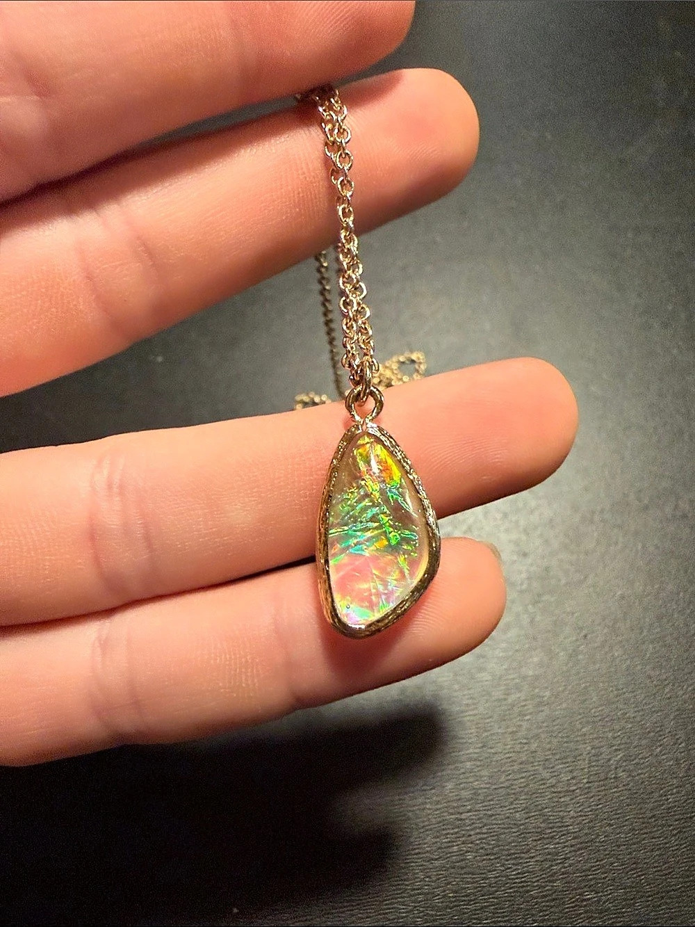 Teardrop Pendant Necklace in Gold & Green Like New